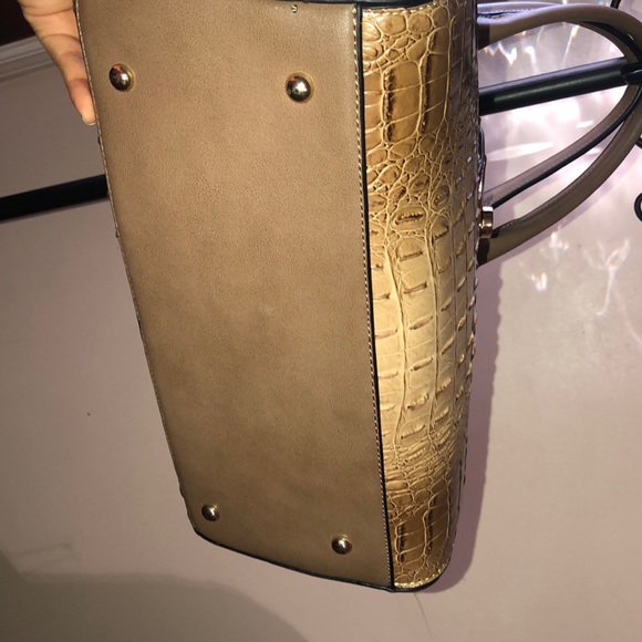 Handbag - Picture 3 of 9